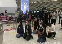 旅客跪求起飞 此前有航班空姐被骂哭