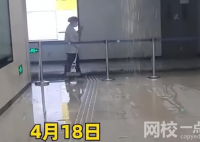 重庆暴雨导致地铁站内积水 客服:不影响正常运营