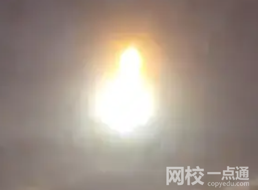 乌克兰首都上空现巨大光球 画面曝光简直太震撼了