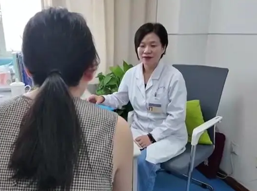 女程序员上班积极下班忧郁确诊抑郁 究竟是怎么回事？